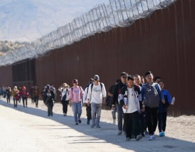La reciente decisión de la Suprema Corte favorece la política de asilo del expresidente Trump y el ‘metering’ en la frontera.