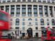 La economía británica muestra leve crecimiento en el sector de servicios, mientras Burnham se prepara para un nuevo liderazgo.