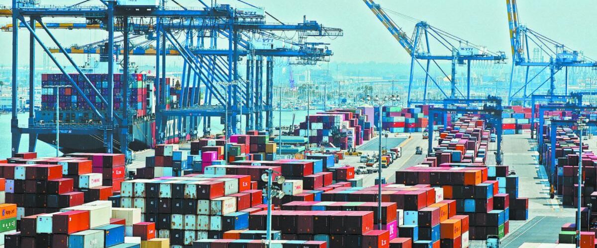 El déficit comercial de Estados Unidos creció un 27.4% en mayo, alcanzando cifras alarmantes en importaciones.