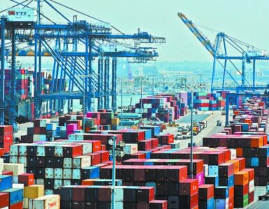 El déficit comercial de Estados Unidos creció un 27.4% en mayo, alcanzando cifras alarmantes en importaciones.