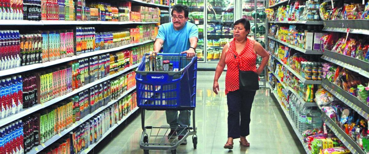 La confianza del consumidor en México mostró un ligero crecimiento en junio, sugiriendo optimismo entre los compradores en periodo mundialista.