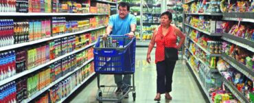 La confianza del consumidor en México mostró un ligero crecimiento en junio, sugiriendo optimismo entre los compradores en periodo mundialista.