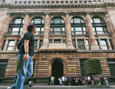 Una reciente encuesta revela que especialistas han modificado su pronóstico de inflación, ubicándola en 4.20% para 2026.