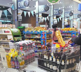 El ministro de economía argentino, Luis Caputo, asegura que la inflación continuará su tendencia a la baja en el país.