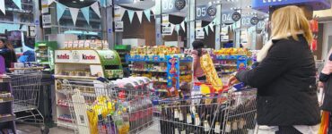 El ministro de economía argentino, Luis Caputo, asegura que la inflación continuará su tendencia a la baja en el país.