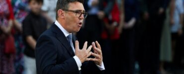 El primer ministro Andy Burnham destaca su enfoque en reducir el costo de vida, sumando apoyos para la cultura y música.