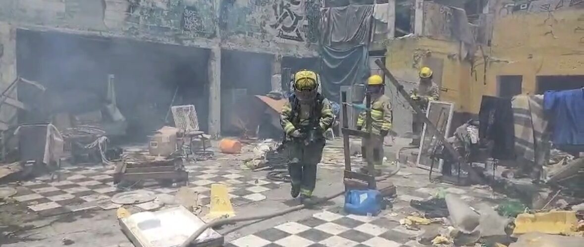 Un incendio en un complejo abandonado de Monterrey destaca la importancia de la rápida respuesta de los servicios de emergencia.