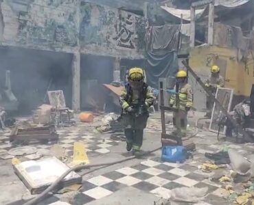 Un incendio en un complejo abandonado de Monterrey destaca la importancia de la rápida respuesta de los servicios de emergencia.