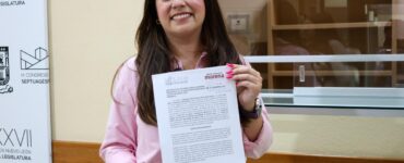 La activista Greta Barra lleva su reclamo por agua al Congreso, demandando acciones inmediatas ante la crisis hídrica actual.