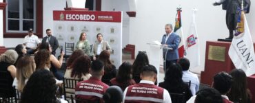 La capacitación de Escobedo busca fomentar el diálogo entre servidores públicos para resolver conflictos de manera efectiva y pacífica.