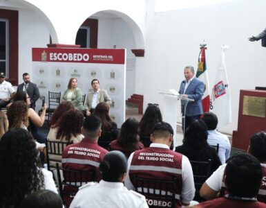 La capacitación de Escobedo busca fomentar el diálogo entre servidores públicos para resolver conflictos de manera efectiva y pacífica.