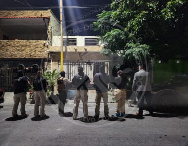 Las autoridades aseguran arsenal, drogas y vehículos en Juárez como parte de la investigación por feminicidio.