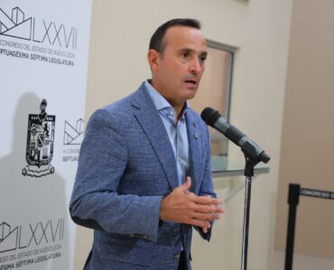 Carlos de la Fuente exige a Samuel García priorizar la seguridad en Nuevo León tras el Mundial de Fútbol 2026.