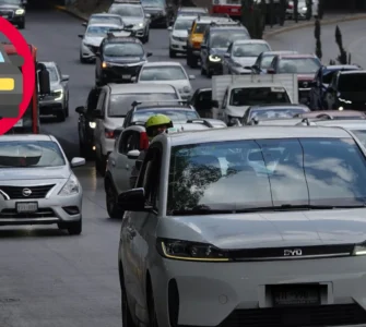Descubre las restricciones de Hoy No Circula que afectan a CDMX y Edomex este sábado. Infórmate de los autos con prohibición.