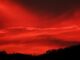 Un intenso atardecer en Caracas sorprende a los habitantes y genera revuelo en las redes sociales.