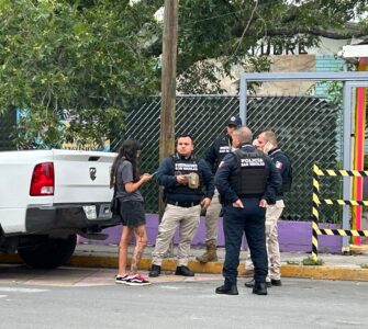 La policía de San Nicolás y la fiscalía realizan operativo tras la sustracción de dos menores en un incidente alarmante.