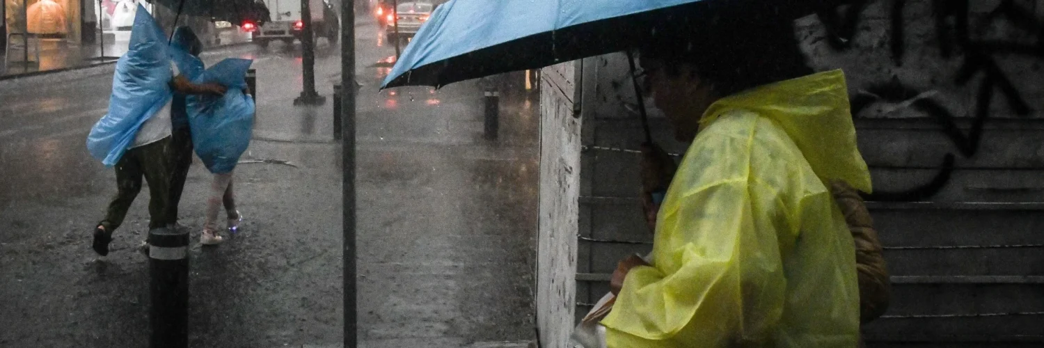 Este martes, la lluvia sorprende a los aficionados mientras la Selección Nacional juega contra Ecuador en los dieciseisavos de final.