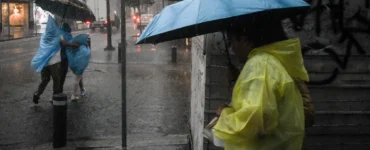 Este martes, la lluvia sorprende a los aficionados mientras la Selección Nacional juega contra Ecuador en los dieciseisavos de final.