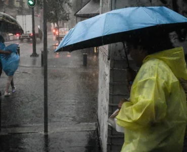 Este martes, la lluvia sorprende a los aficionados mientras la Selección Nacional juega contra Ecuador en los dieciseisavos de final.