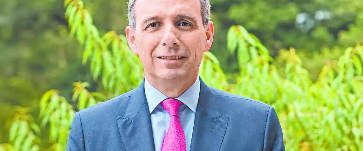 El ministro de Hacienda designado anunciará su plan de ajuste fiscal, vital para Colombia, en septiembre.