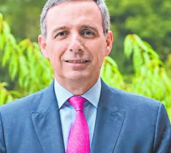 El ministro de Hacienda designado anunciará su plan de ajuste fiscal, vital para Colombia, en septiembre.