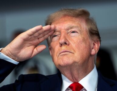 Medidas financieras de EE. UU. afectan el comercio global mientras se busca aislar a Irán por instrucciones de Trump.