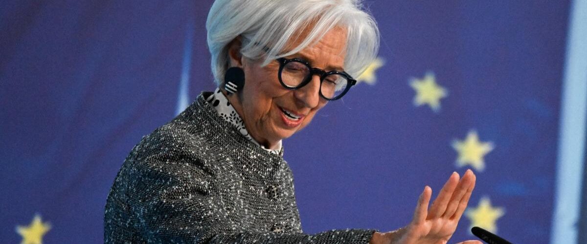 La presidenta del BCE, Christine Lagarde, desmiente rumores sobre alzas de tasas de interés relacionadas con precios de petróleo.