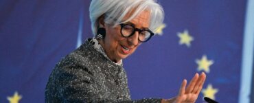 La presidenta del BCE, Christine Lagarde, desmiente rumores sobre alzas de tasas de interés relacionadas con precios de petróleo.