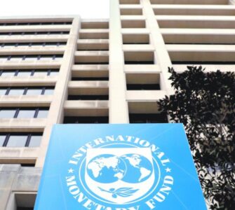 La directora del FMI destaca que la economía mundial atraviesa la crisis energética de forma más efectiva de lo previsto.