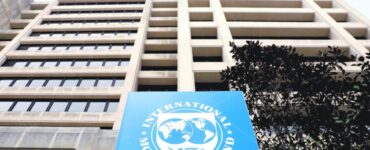 La directora del FMI destaca que la economía mundial atraviesa la crisis energética de forma más efectiva de lo previsto.