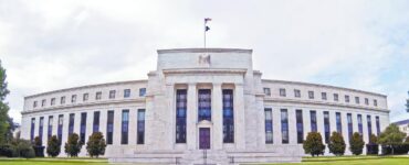 El aumento en las tasas podría ser decisivo para frenar la inflación. Los inversores observan con atención la reunión de la Fed.