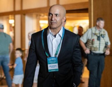 El economista Kashkari aborda la inflación en el contexto actual y el aumento de tasas de interés.