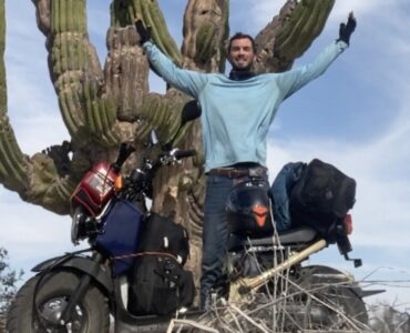 Jonathan Roberts conquista un récord al recorrer 16.430 kilómetros en moto desde Seattle a Panamá. Conoce su historia.