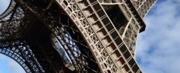 La creciente prima de deuda francesa destaca en un entorno financiero complejo, generando interés entre inversionistas y analistas.