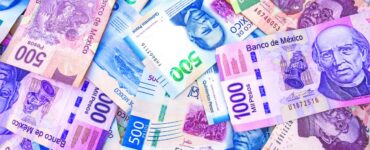 La economía mexicana muestra un descenso en la inflación, lo que impacta la volatilidad del peso frente al dólar.