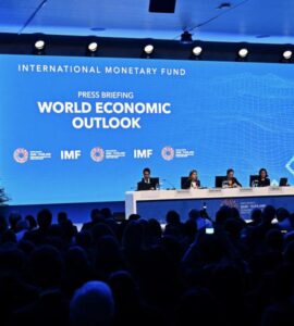 La economía mundial muestra signos de optimismo con una proyección de crecimiento del 3.1% por parte del FMI.
