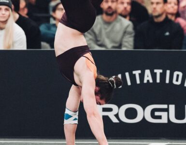 Un evento inusual en Escocia: una competencia de parada de manos que dejó a todos boquiabiertos y redefinió el CrossFit.