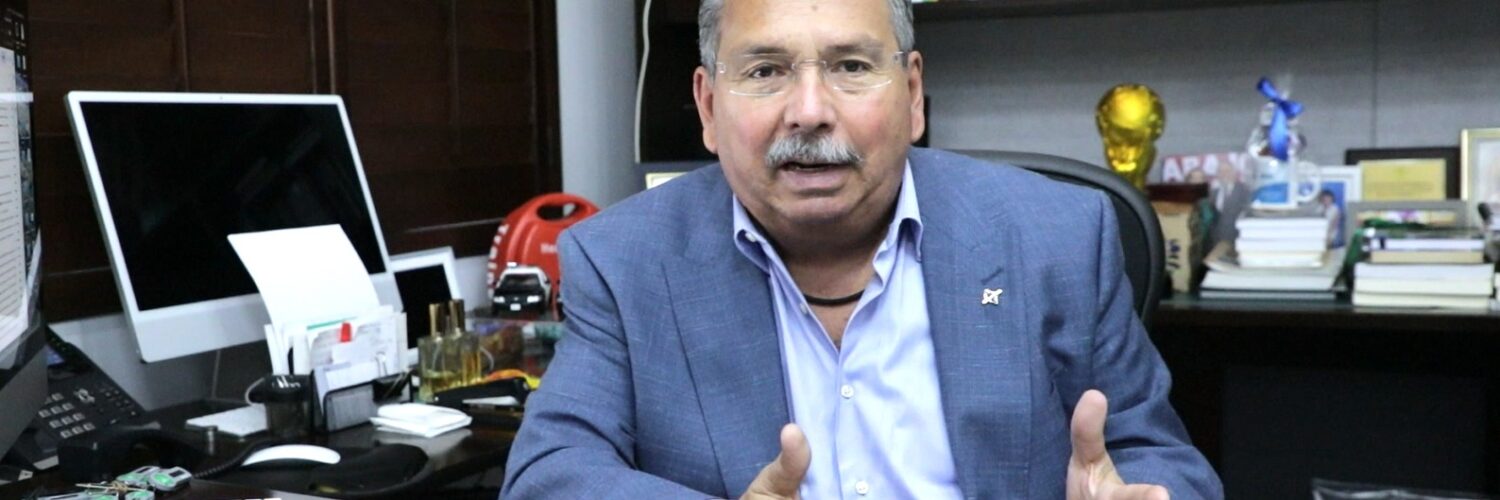 La participación de Escobedo en la mesa de diálogo presupuestal resalta su compromiso con el desarrollo local.