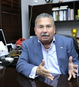 La participación de Escobedo en la mesa de diálogo presupuestal resalta su compromiso con el desarrollo local.