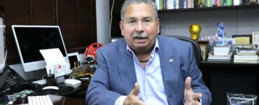 La participación de Escobedo en la mesa de diálogo presupuestal resalta su compromiso con el desarrollo local.