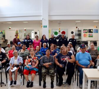 Las pláticas en San Pedro buscan prevenir fraudes y extorsiones telefónicas, brindando herramientas útiles a los mayores.