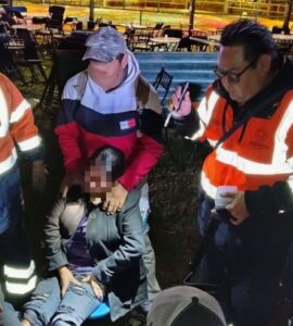 Gradas del jaripeo en Xochimilco colapsan; cuerpos de emergencia brindan apoyo a los heridos en San Francisco Tlalnepantla.
