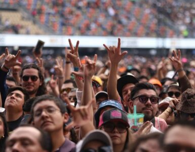 El 11 de septiembre se reconoce como el Día del Rocanrol Mexicano, destacando la influencia de Caifanes en la música.