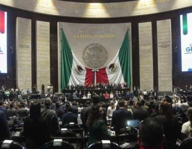 Recientemente se aprobó la tipificación del reclutamiento forzado en México, imponiendo penas de prisión y multas significativas.