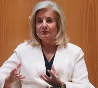 La exministra de Empleo, Fátima Báñez, falleció en un accidente en Toledo, provocando gran conmoción social y política.