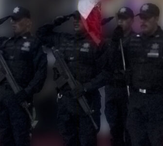 Un incidente desafortunado durante la ceremonia del Grito dejó a la escolta de policías de Tamazula en el centro de atención.
