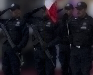 Un incidente desafortunado durante la ceremonia del Grito dejó a la escolta de policías de Tamazula en el centro de atención.