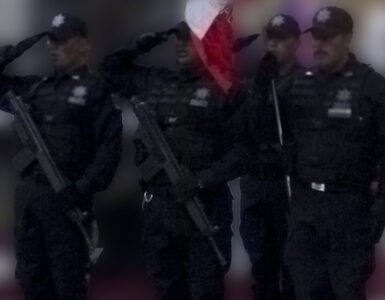 Un incidente desafortunado durante la ceremonia del Grito dejó a la escolta de policías de Tamazula en el centro de atención.